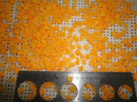 IQF 유기농 황도 다이스 벌크 포장 냉동 과일 물 펄프 통째 큐브 및 반쪽 달콤한 맛 보존 0